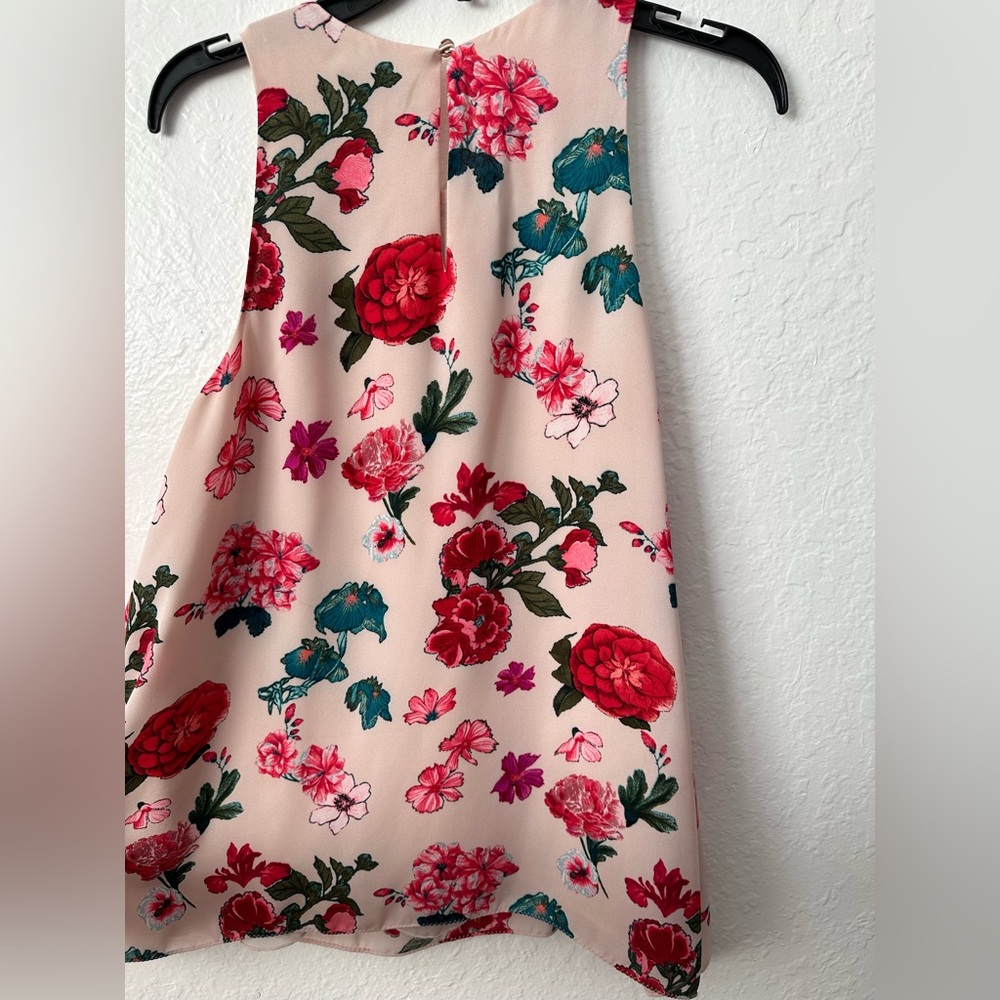 Vince Camuto floral top